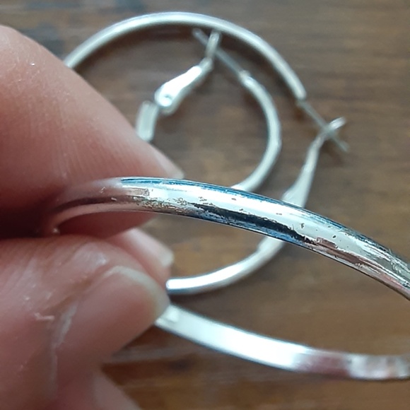 ** Hoop Earrings - Picture 4 of 7